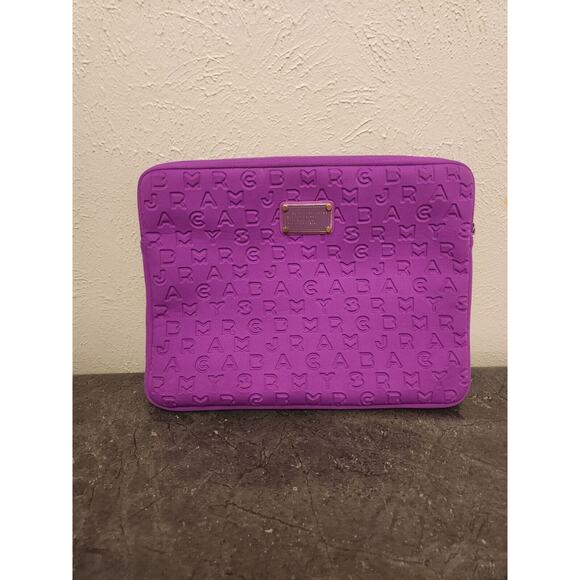 MARC BY MARC JACOBS LAPTOP SLEEVE CASE‎ MAGIC VIOLET - Picture 1 of 5